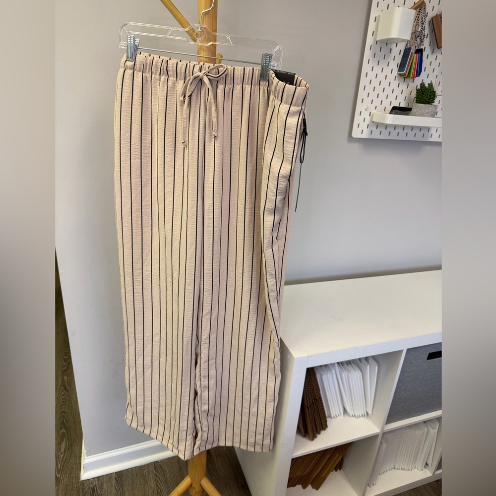 NWT Rachel Zoe Beige and Black Striped Pull On Straight Leg Pants Sz 2x - Picture 2 of 6